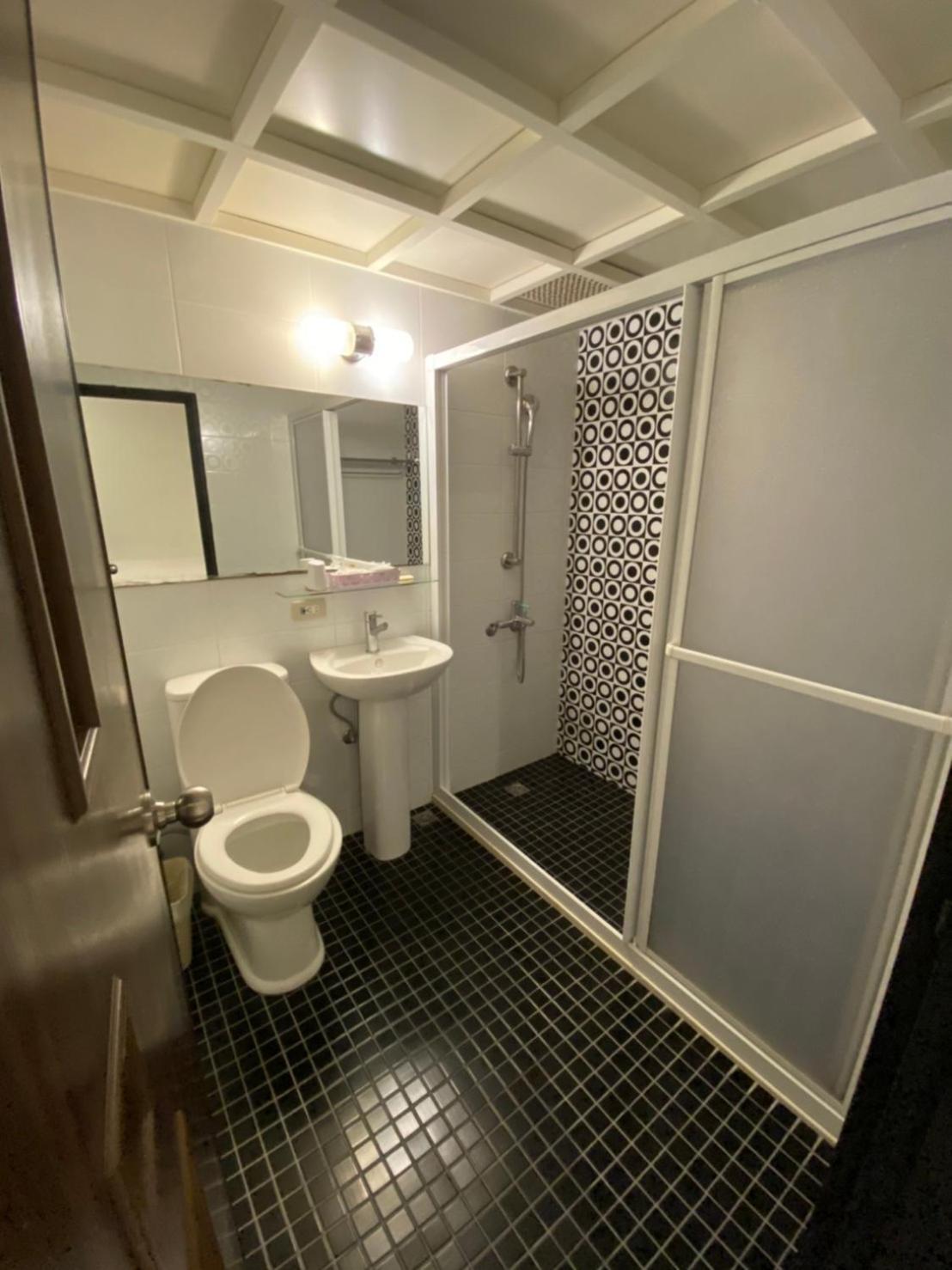 Queens Hotel Тайбей Екстер'єр фото